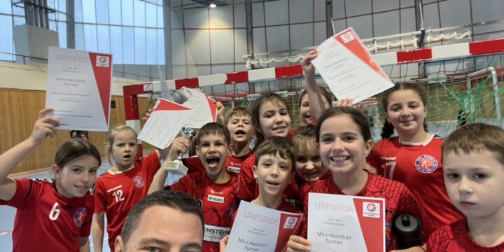 Ein letztes U9-Turnier und jetzt wünschen die Minis alles Gute  für 2026