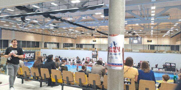 Werbung beim Liga-Cup-Finale fürs Schmelz-Turnier